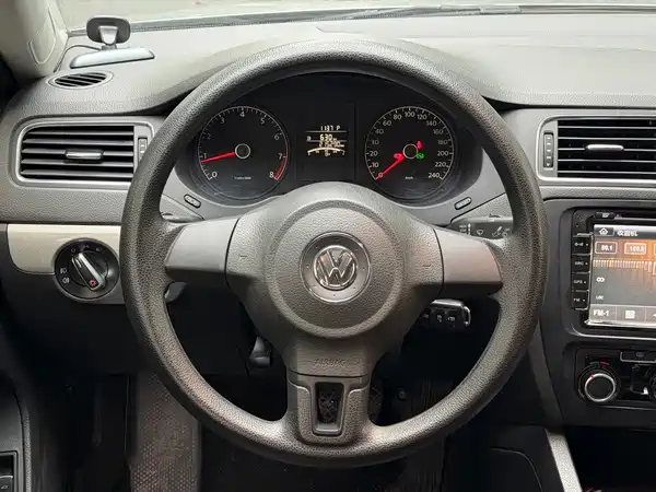 Volkswagen Sagitar 2013