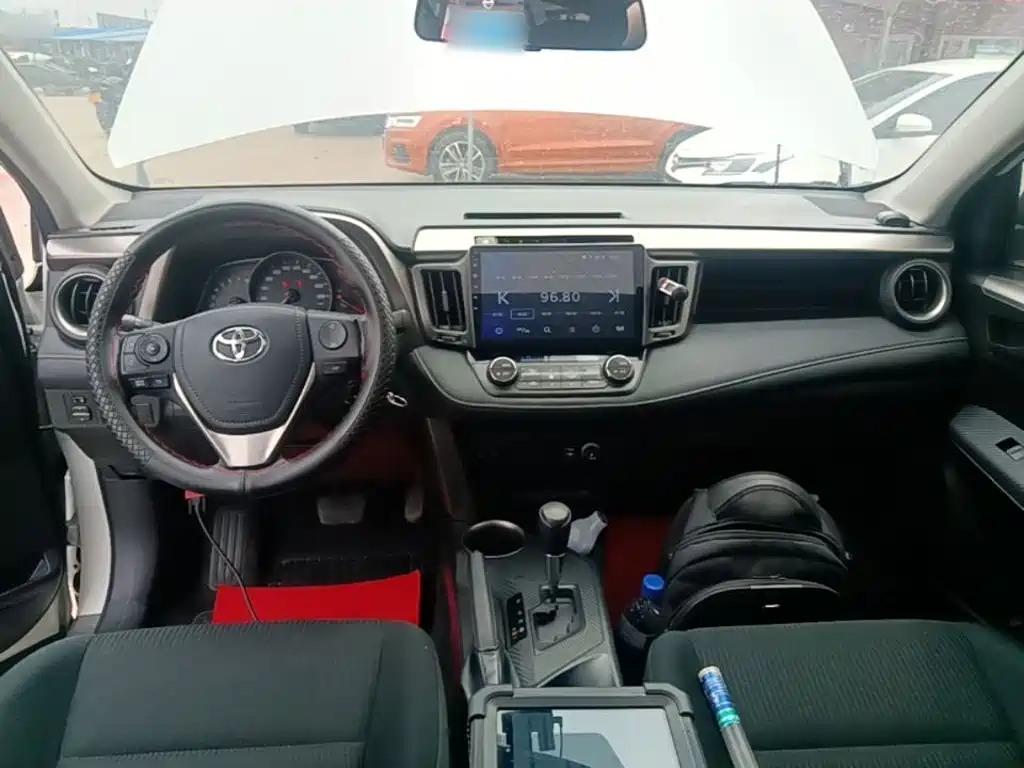 Toyota RAV4 2016 — фото 10