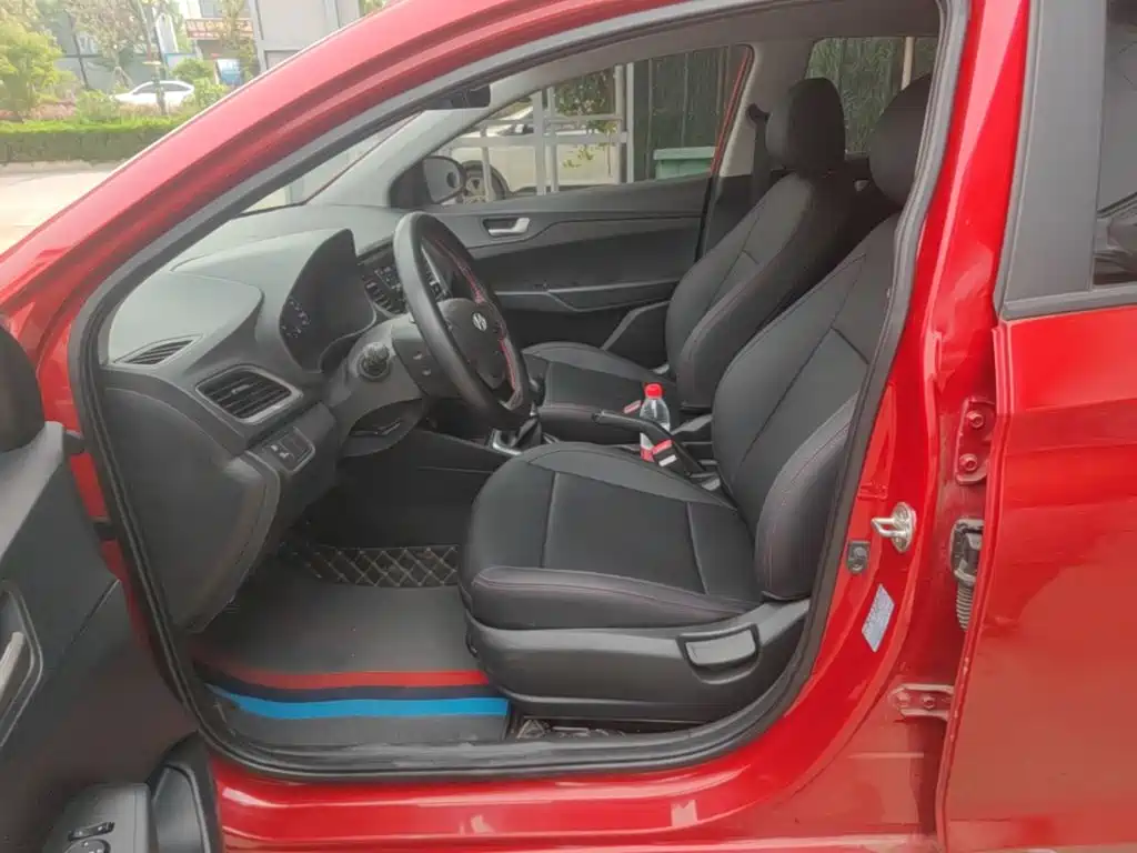 Hyundai Verna 2017 — фото 15