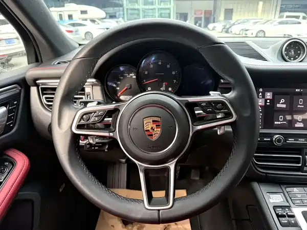 Porsche Macan 2021