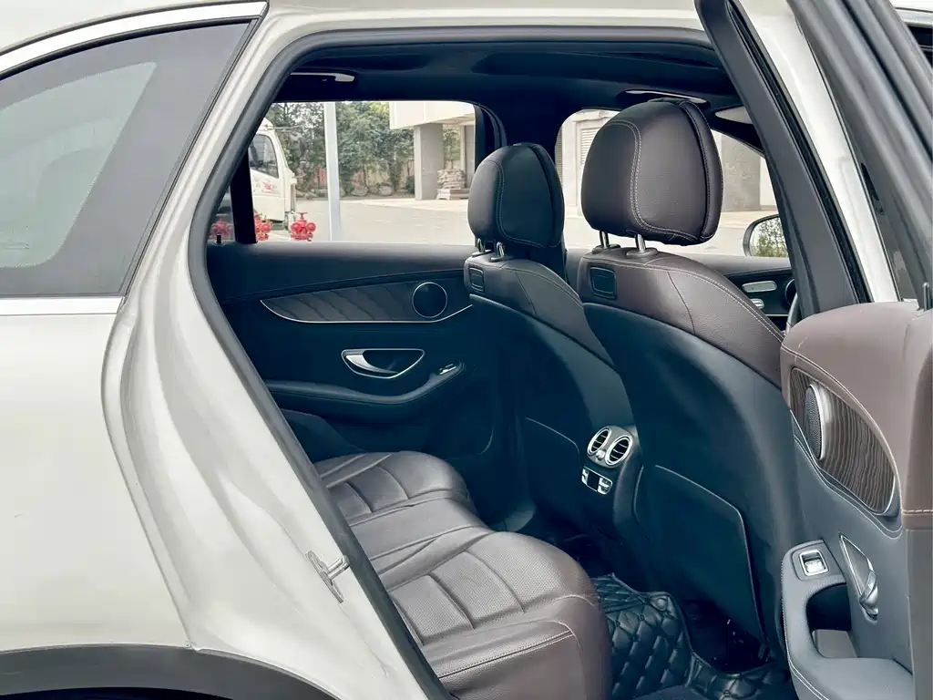 Mercedes-Benz GLC 2017 — фото 10