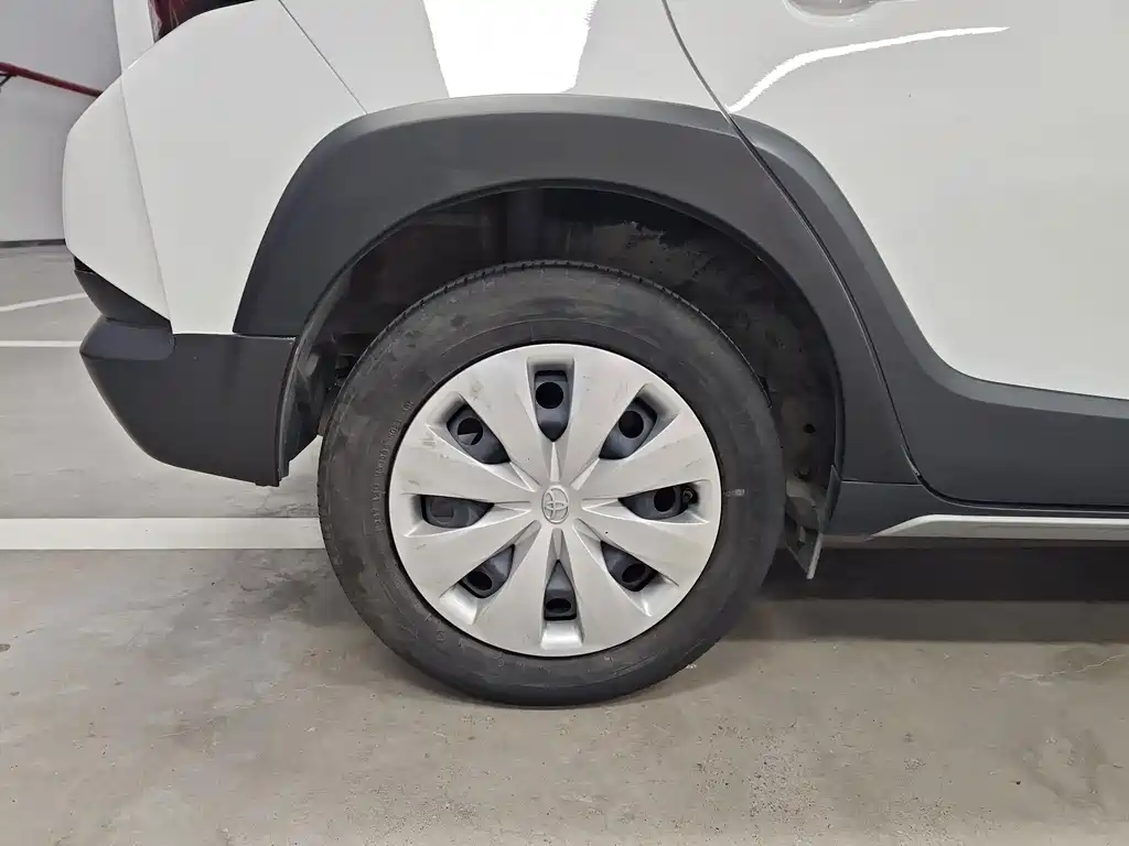 Toyota Yaris L 2022 — фото 18