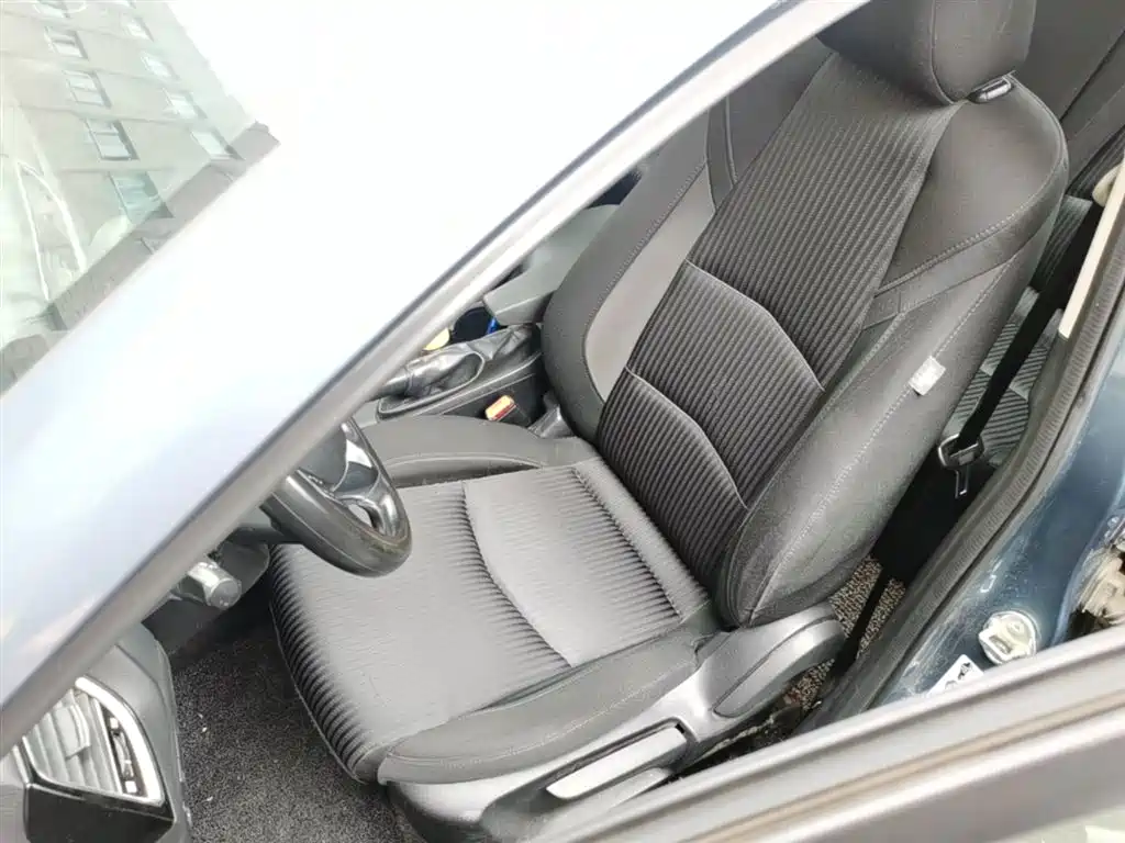 Mazda 3 Axela 2016 — фото 15