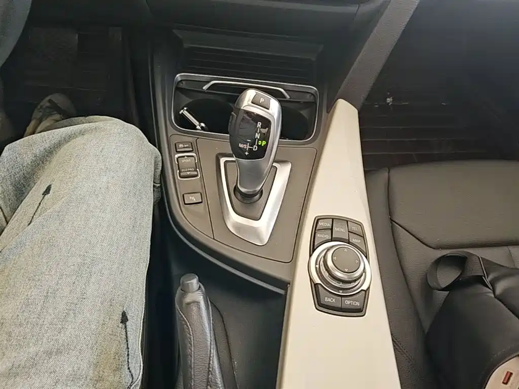 BMW 3 Series 2016 — фото 14