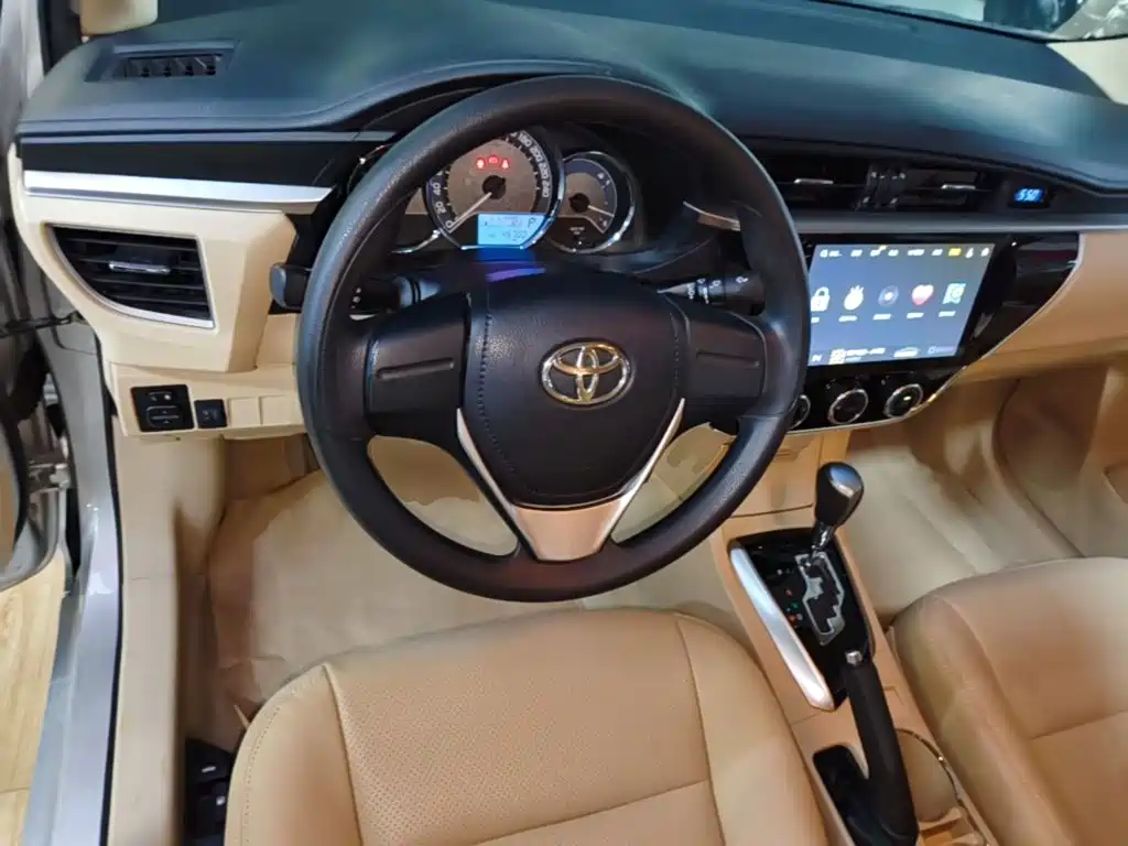 Toyota Corolla 2015 — фото 10