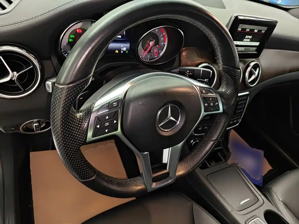 Mercedes-Benz GLA 2015 — фото 11