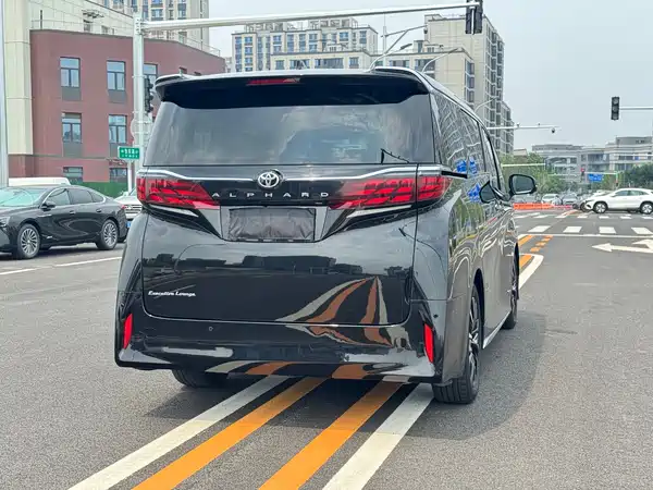 Toyota Alphard 2024