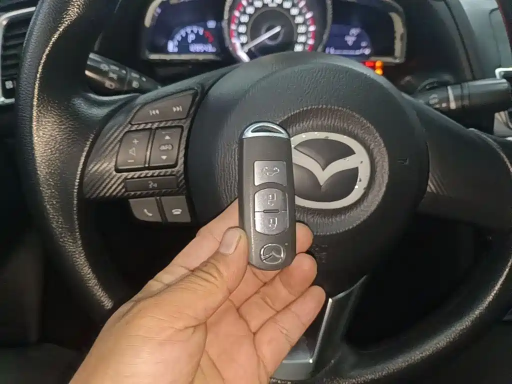 Mazda 3 Axela 2015 — фото 9