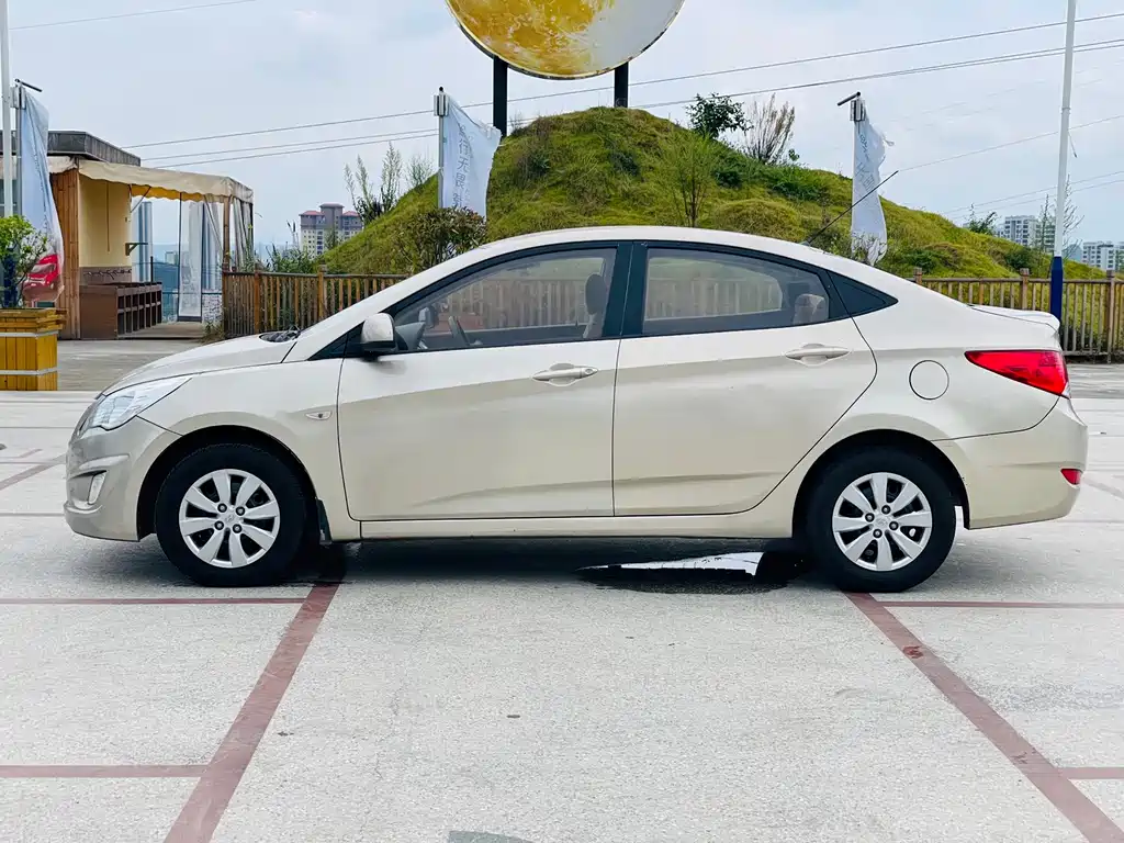 Hyundai Accent 2013 — фото 12