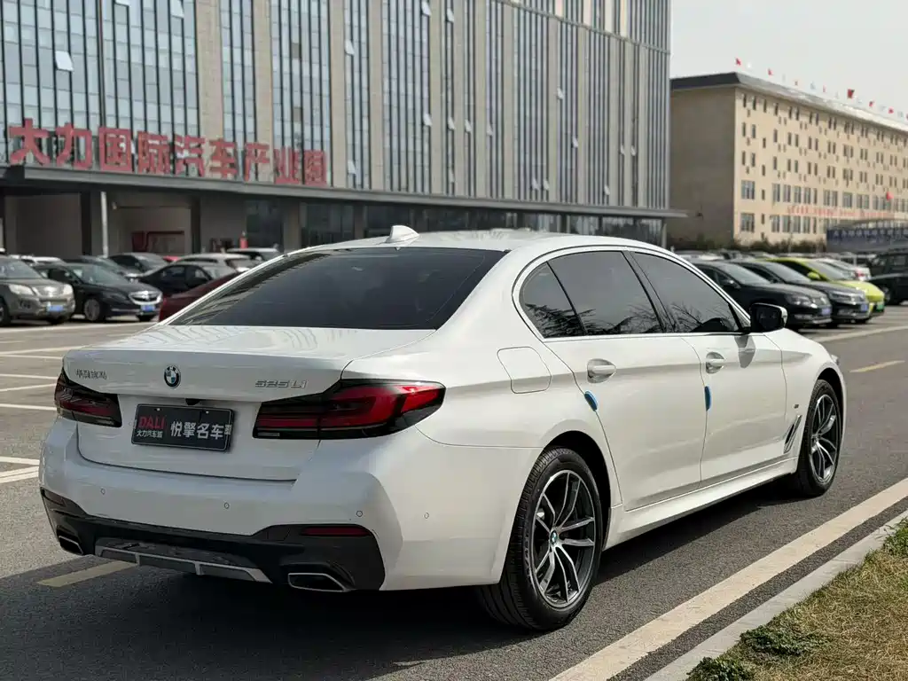 BMW 5 Series 2022 — фото 9