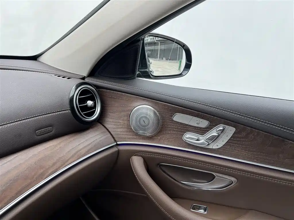 Mercedes-Benz E-Class 2023 — фото 12