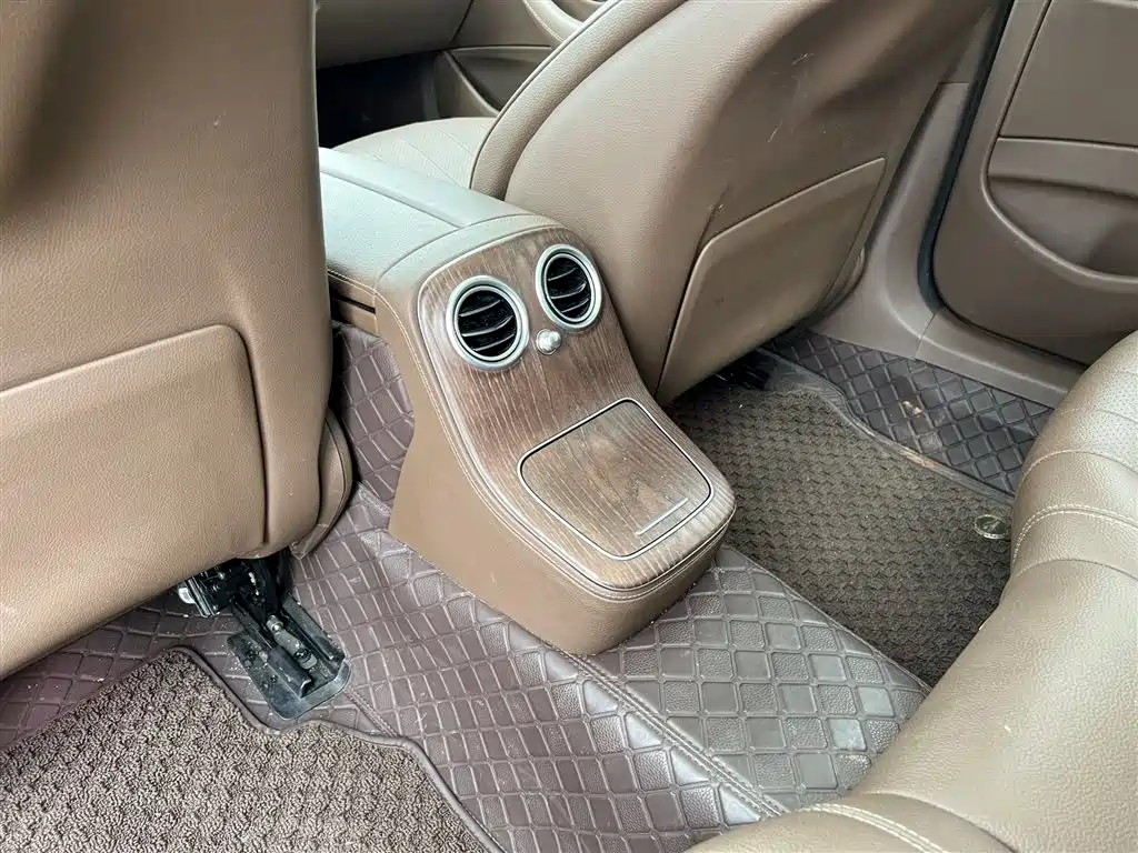 Mercedes-Benz E-Class 2023 — фото 13