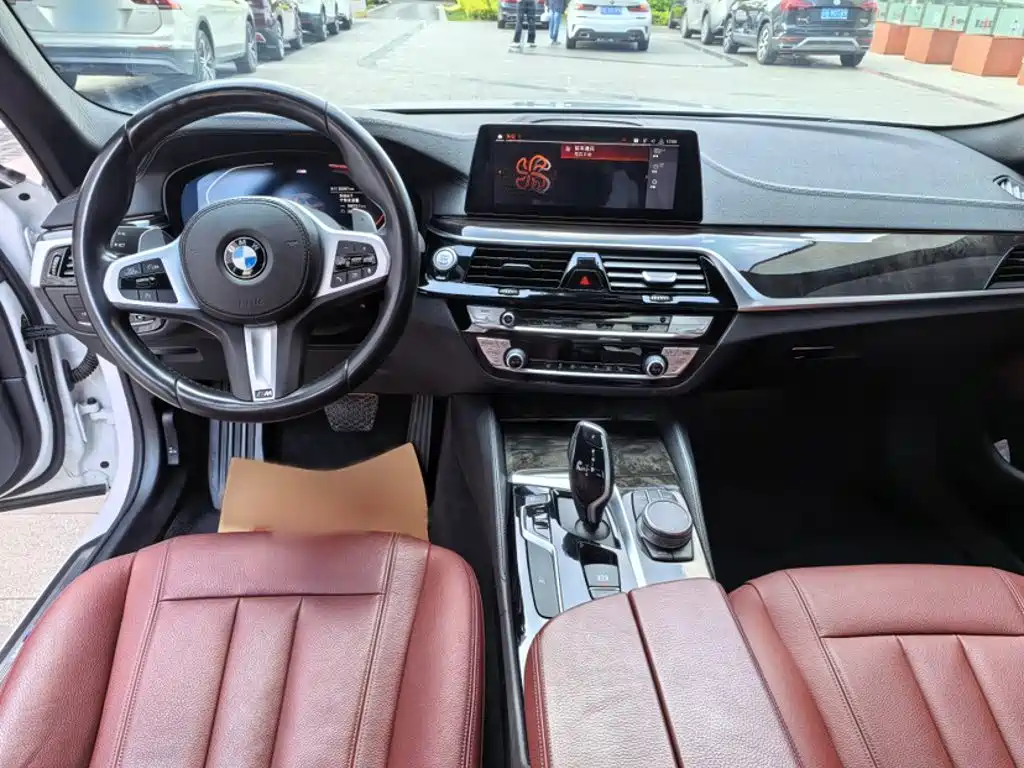 BMW 5 Series 2021 — фото 20