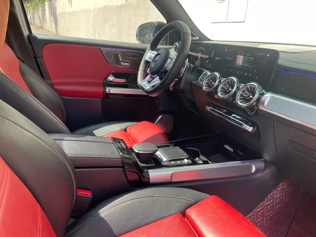 Mercedes-Benz GLB AMG 2023 — фото 13