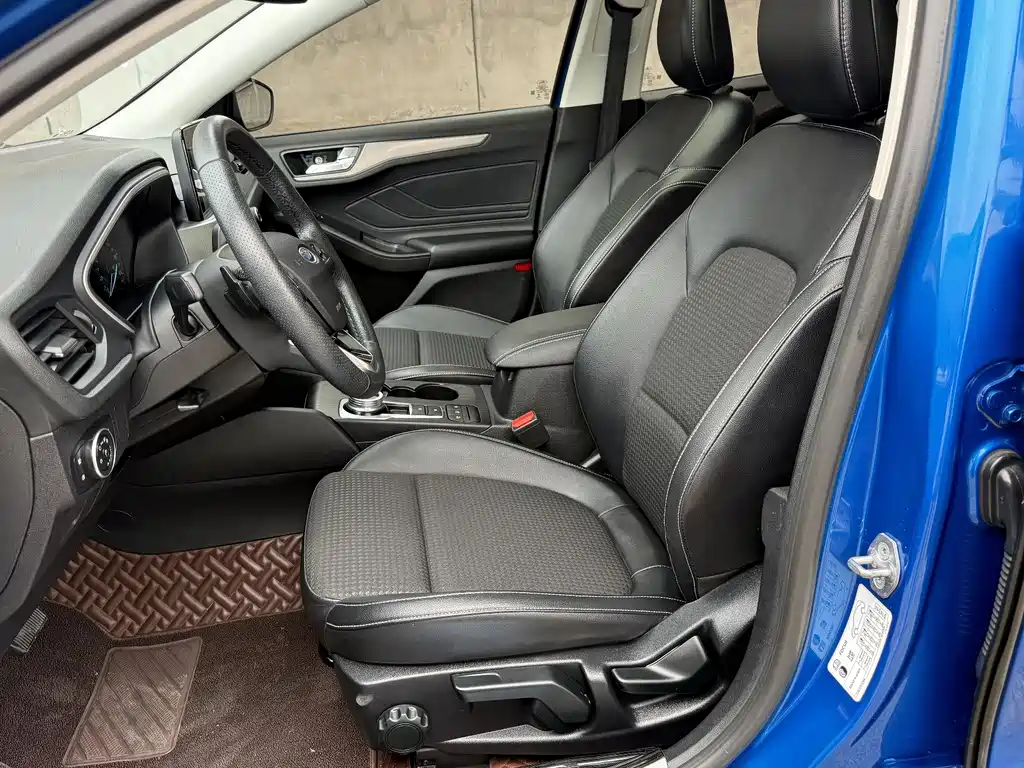 Ford Focus 2019 — фото 10