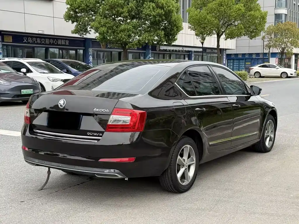 Skoda Octavia 2016 — фото 9