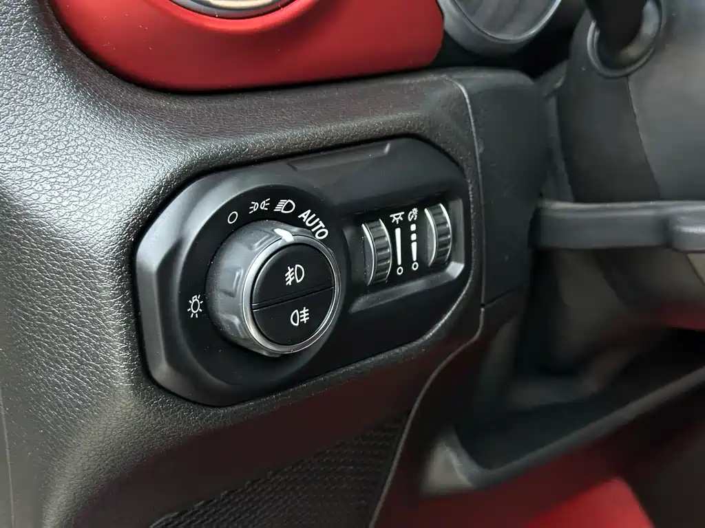 Jeep Wrangler 2021 — фото 13