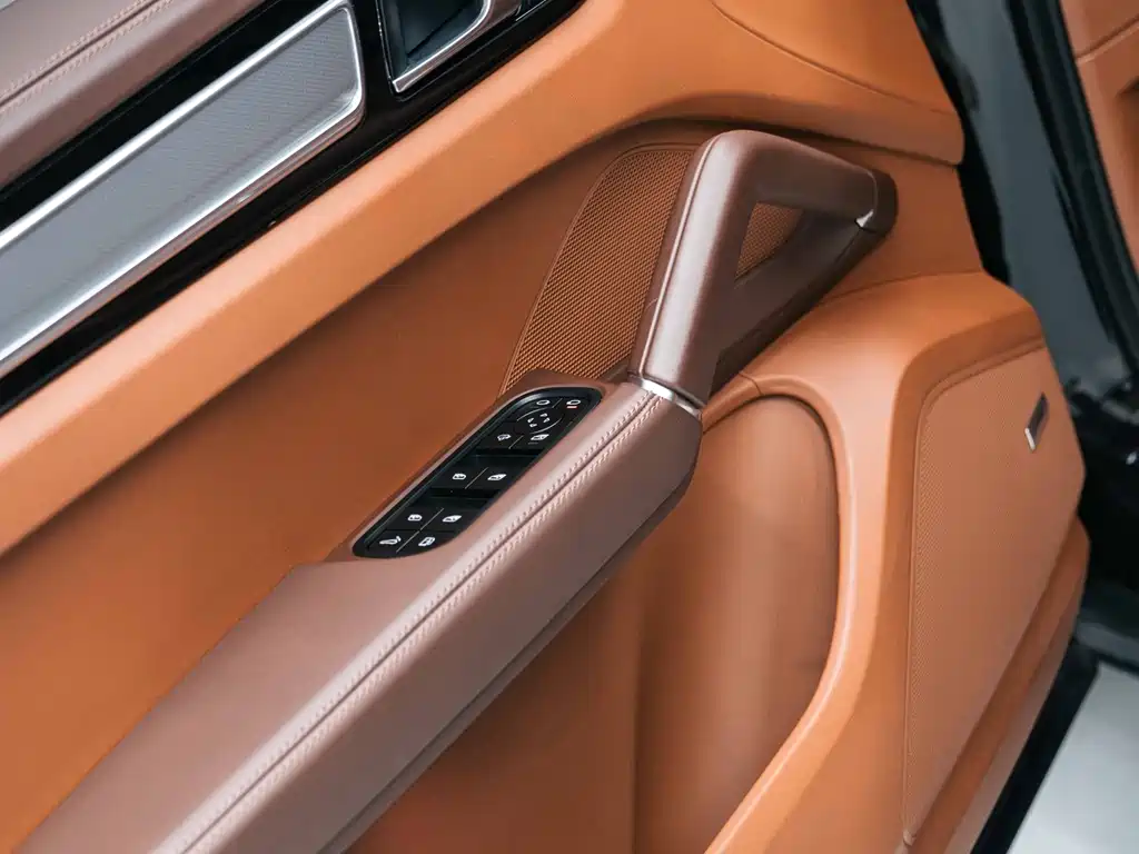 Porsche Cayenne Hybrid 2023 — фото 17