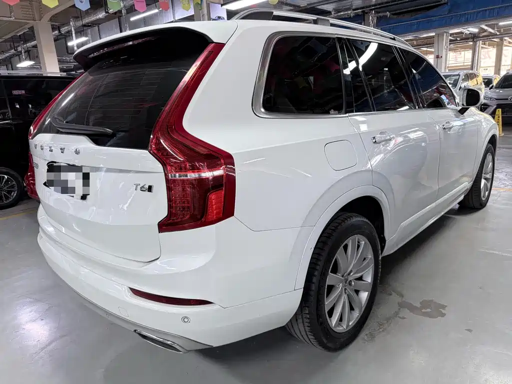 Volvo XC90 2018 — фото 19