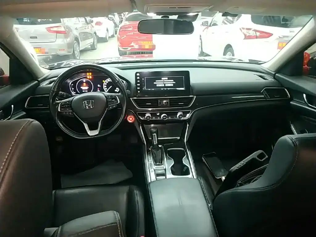 Honda Accord 2022 — фото 10