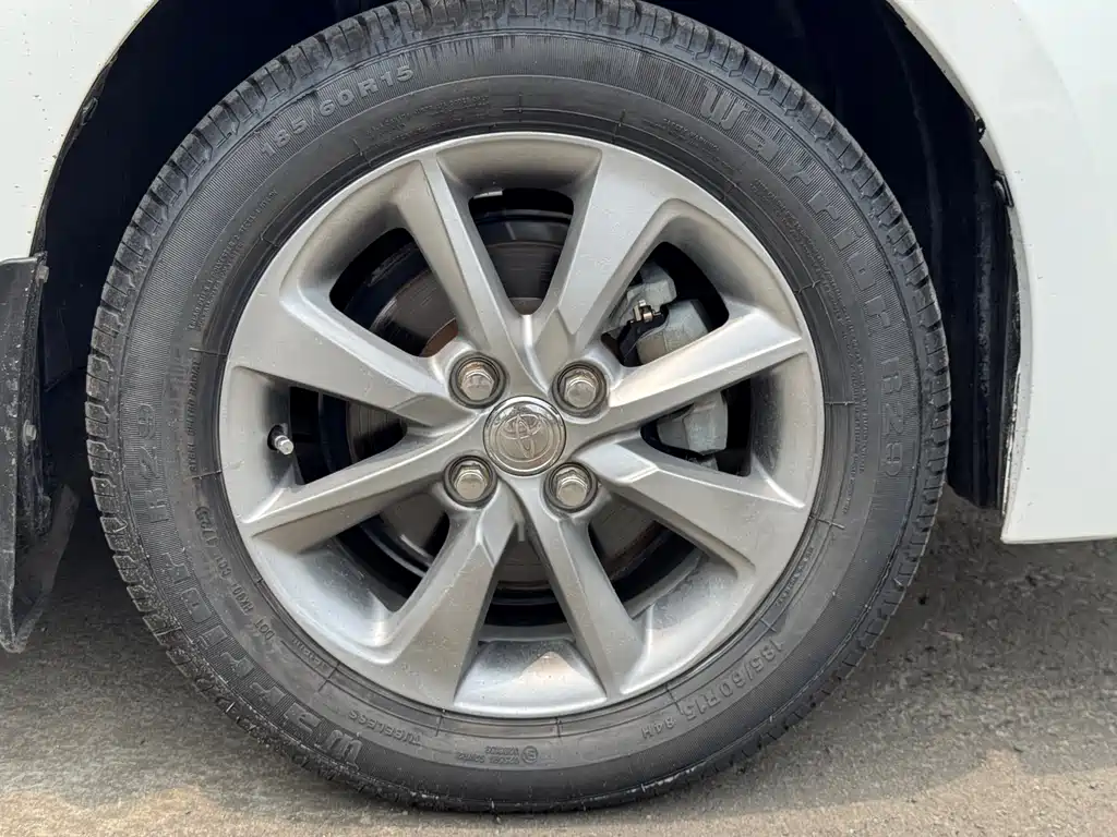 Toyota Yaris L 2016 — фото 12