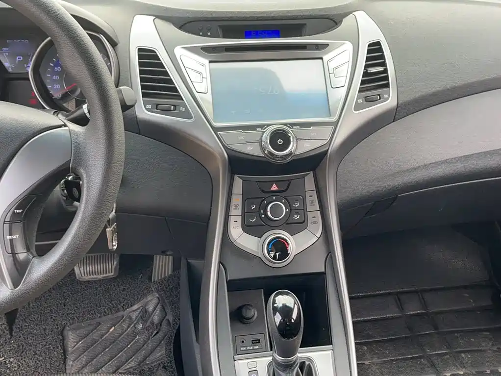 Hyundai Elantra Langdong 2015 — фото 10