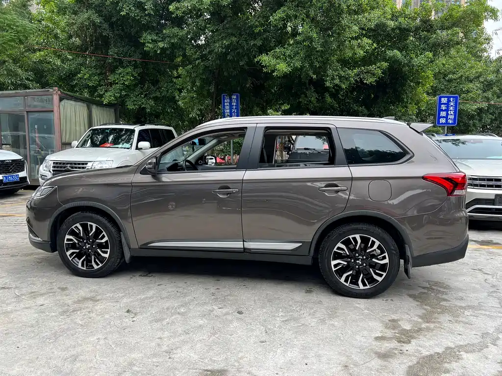 Mitsubishi Outlander 2020 — фото 6