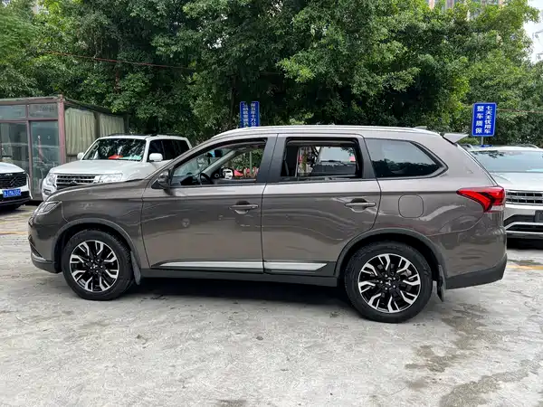 Mitsubishi Outlander 2020