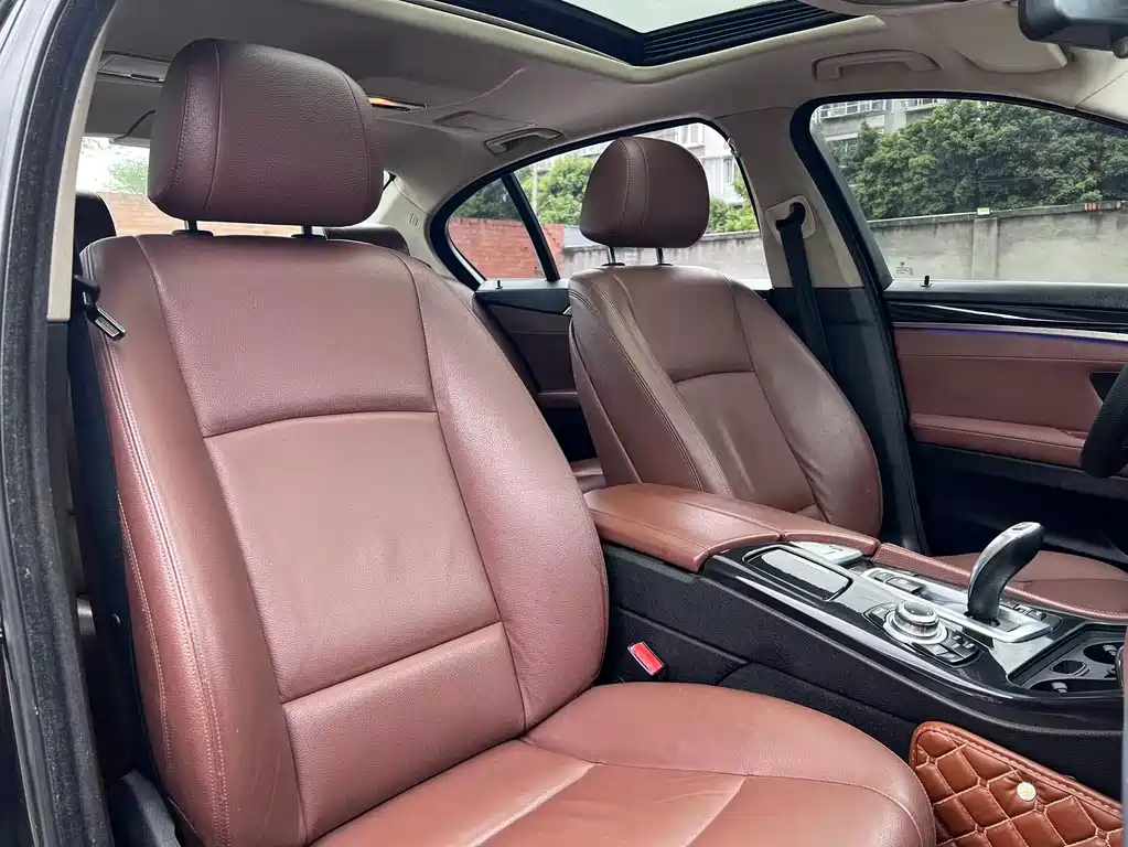 BMW 5 Series 2015 — фото 17