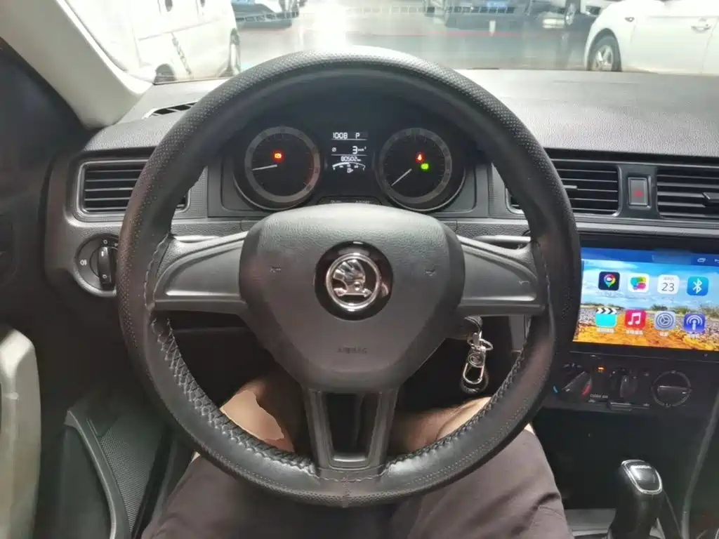 Skoda Rapid Spaceback 2018 — фото 11