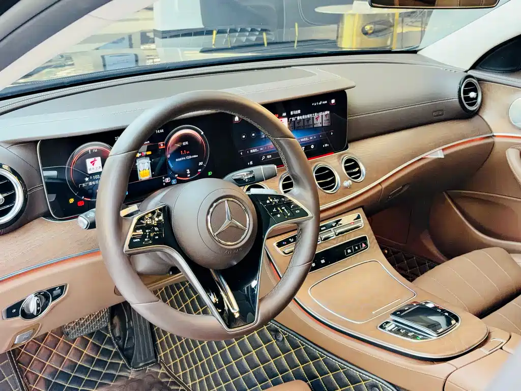 Mercedes-Benz E-Class 2022 — фото 11