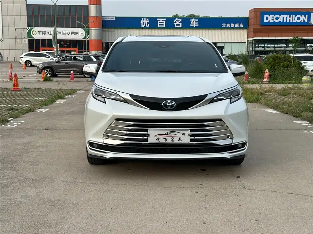 Toyota Sienna 2024 — фото 13