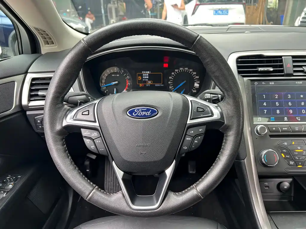 Ford Mondeo 2017 — фото 10
