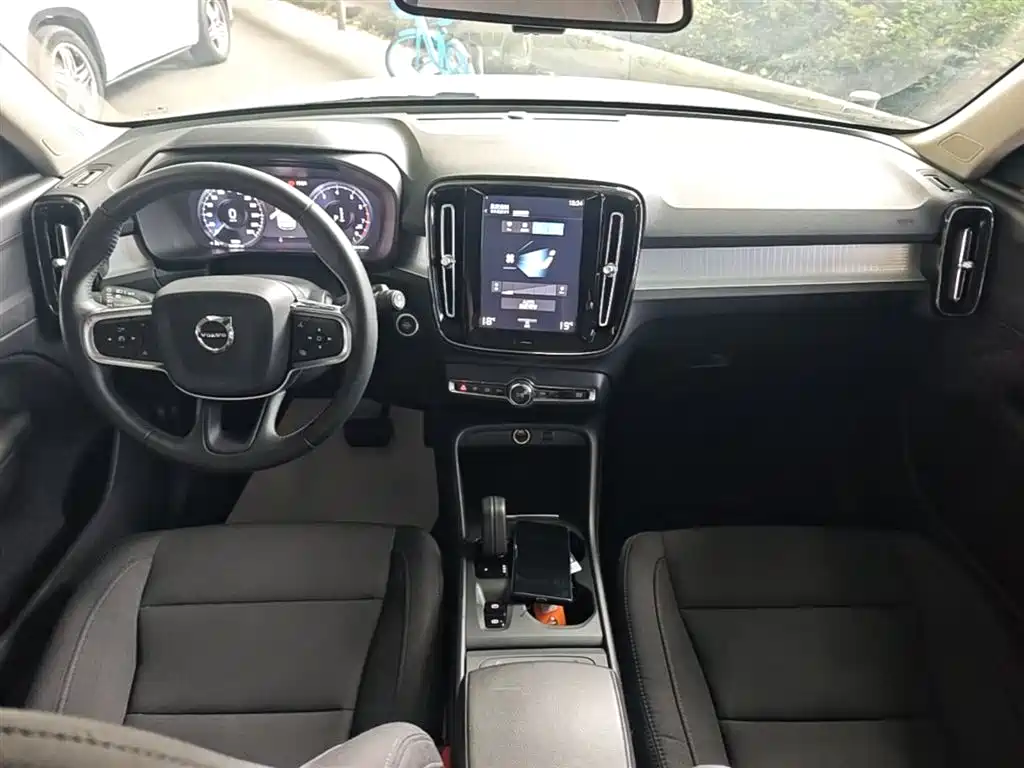 Volvo XC40 2021 — фото 10