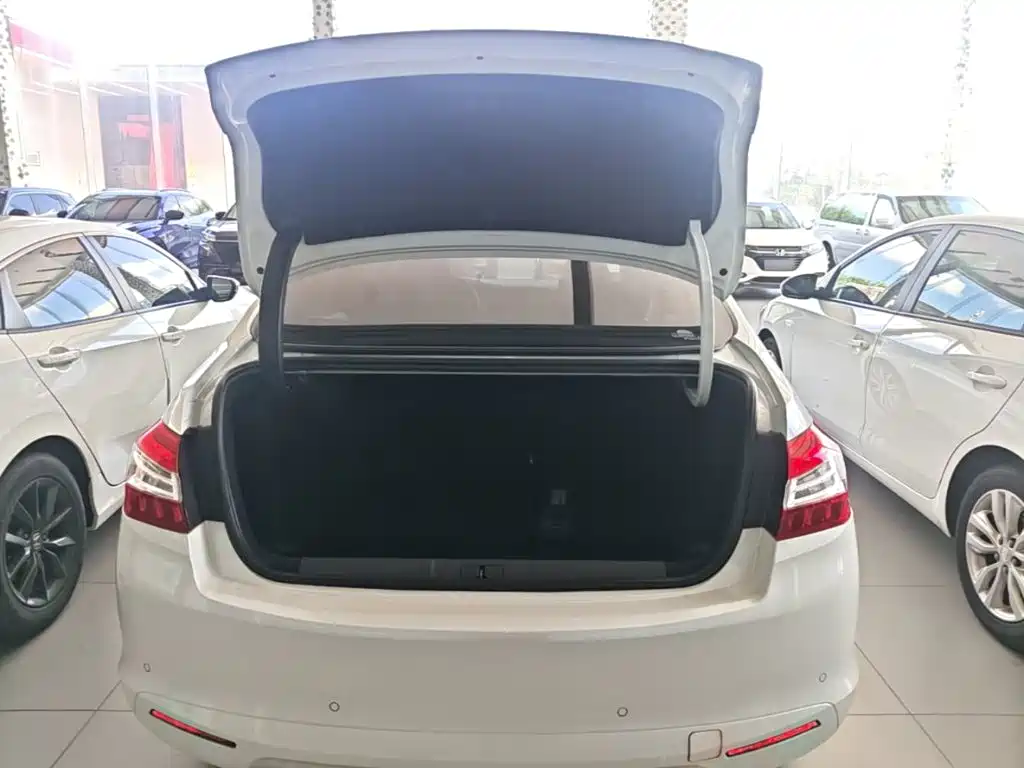 Peugeot 408 2015 — фото 19