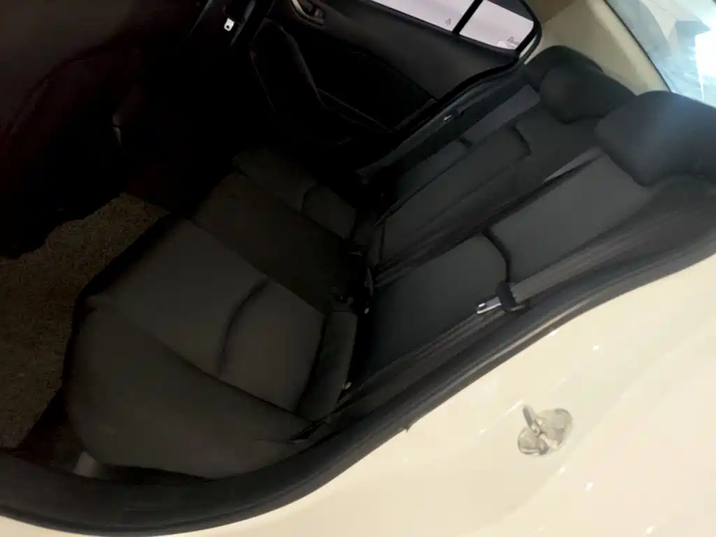 Mazda 3 Axela 2018 — фото 17