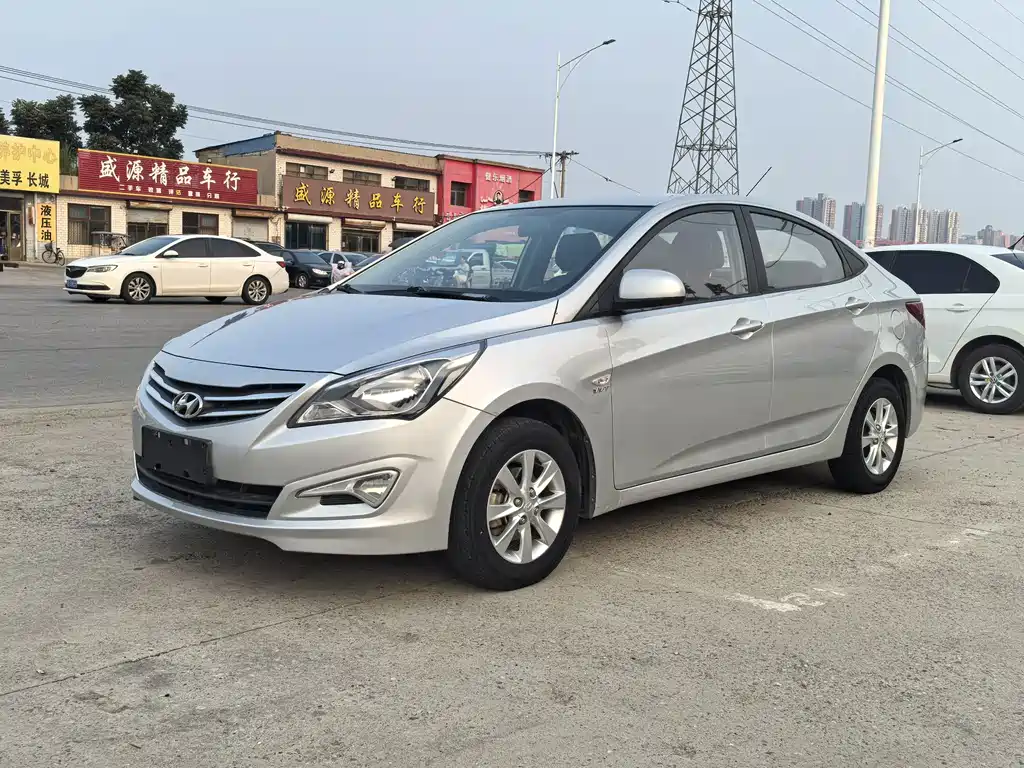Hyundai Accent 2015 — фото 1