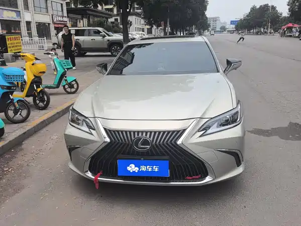Lexus ES 2019