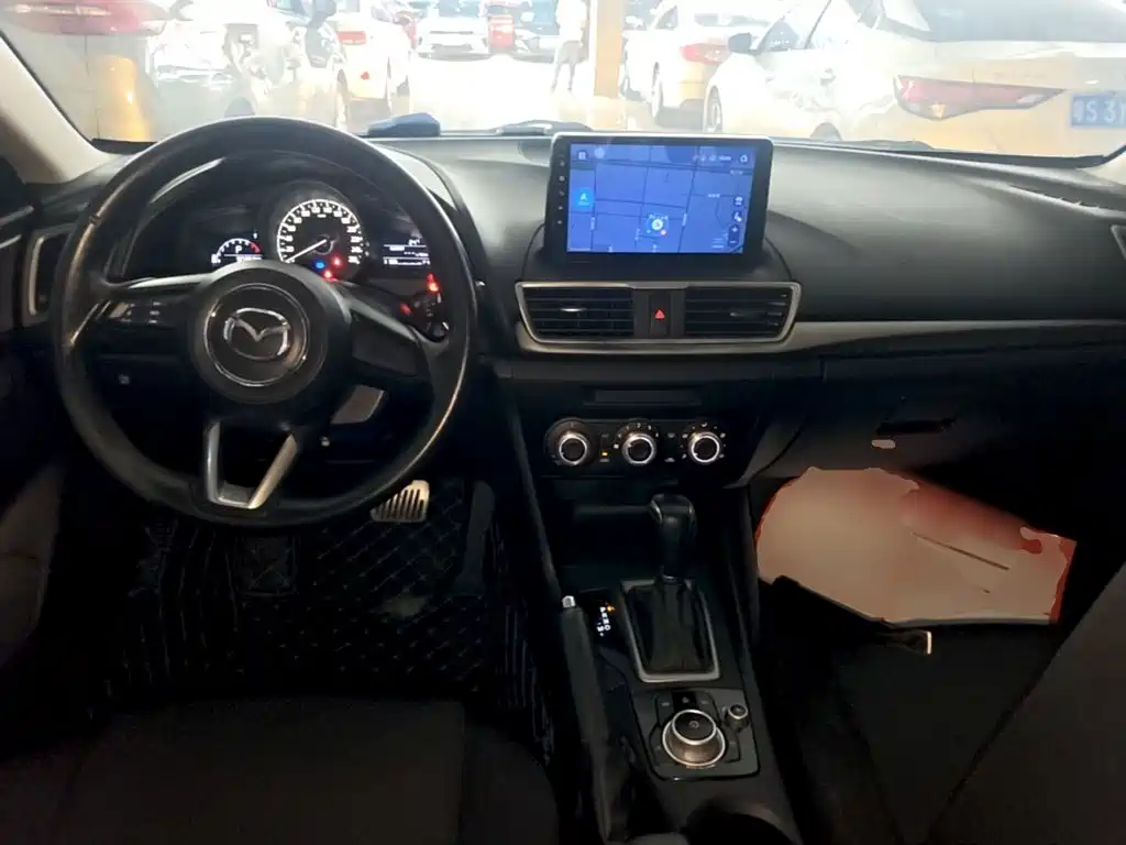 Mazda 3 Axela 2018 — фото 10