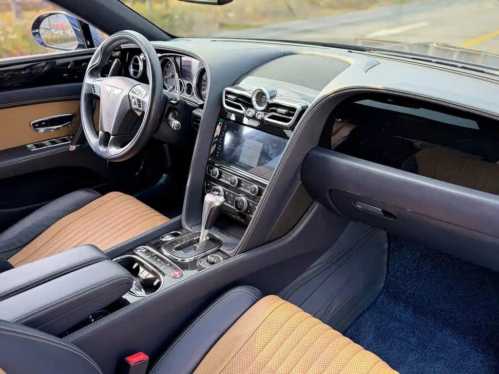 Bentley Flying Spur 2017 — фото 14