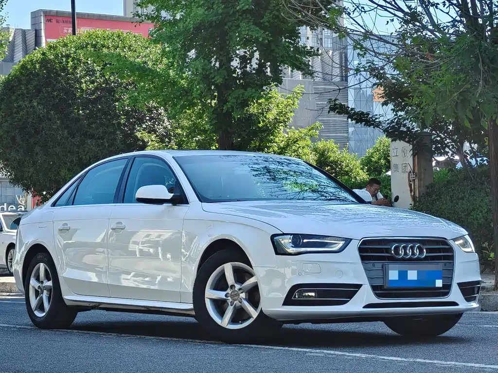 Audi A4L 2014