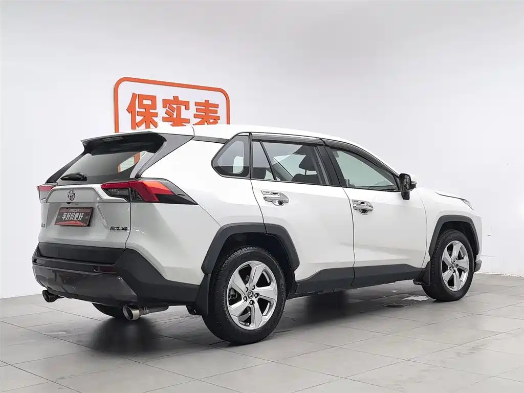Toyota RAV4 2019 — фото 2