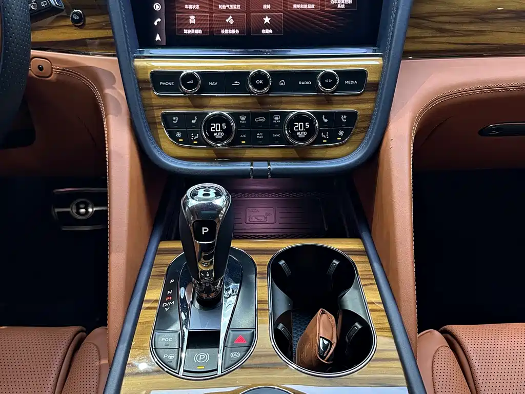 Bentley Bentayga 2022 — фото 13