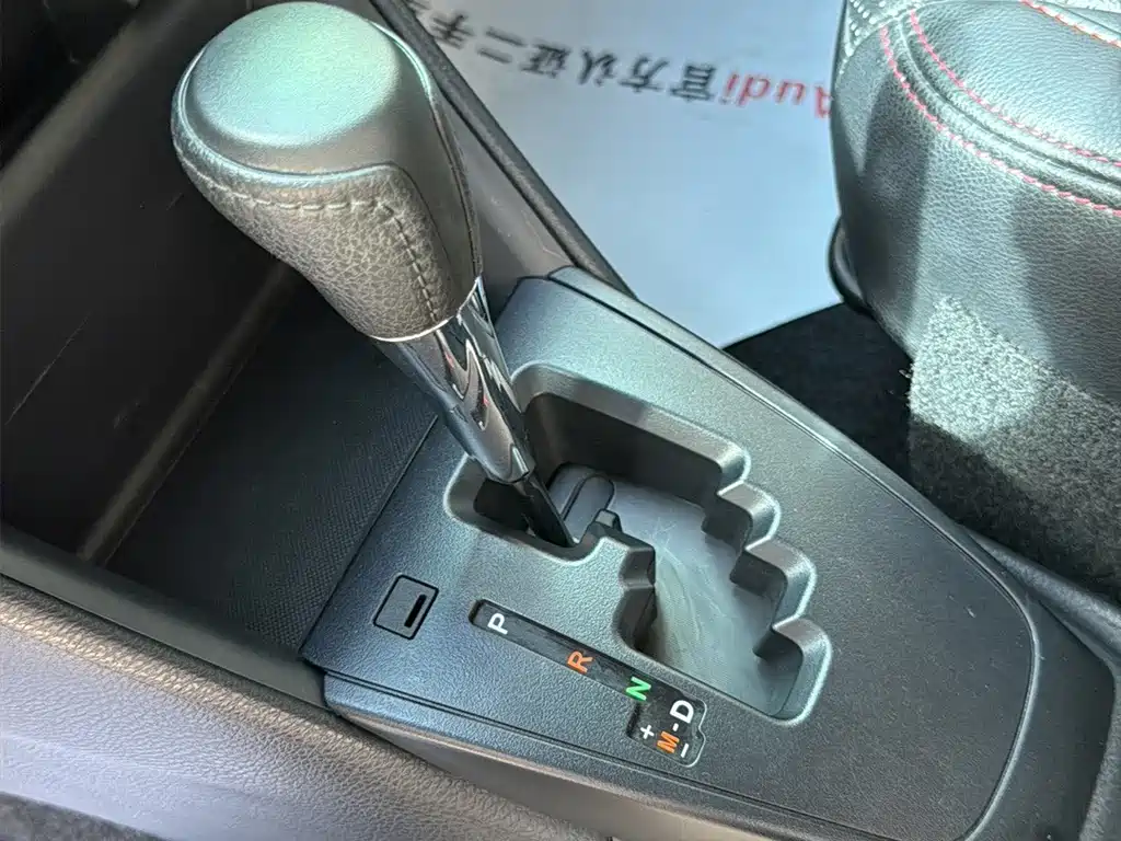 Toyota Yaris L 2018 — фото 12