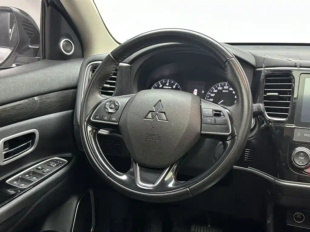 Mitsubishi Outlander 2020 — фото 16