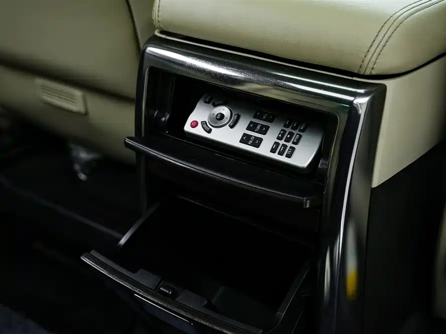 Toyota Alphard 2020 — фото 22