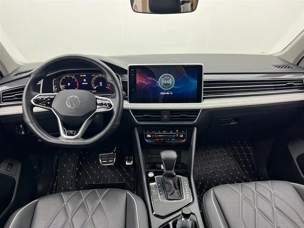 Volkswagen Tiguan L 2023 — фото 8