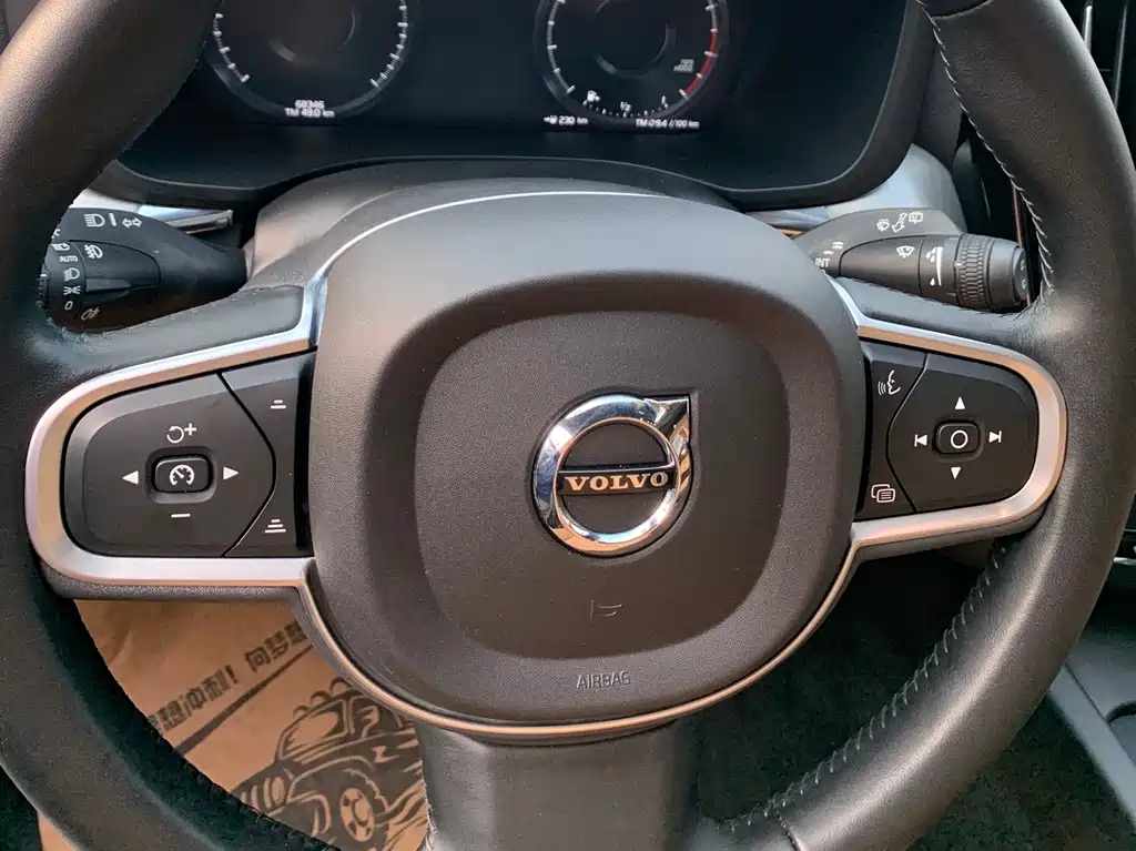 Volvo XC60 2018 — фото 23