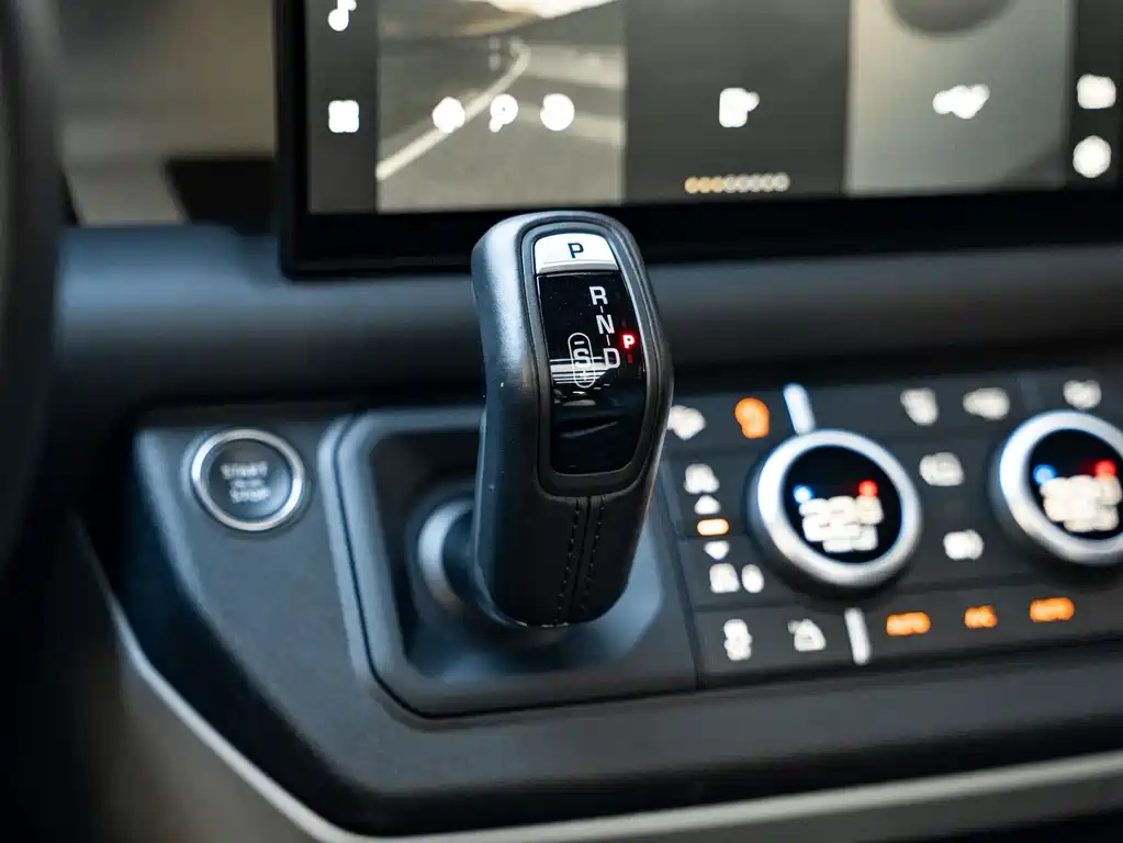 Land Rover Defender 2022 — фото 11