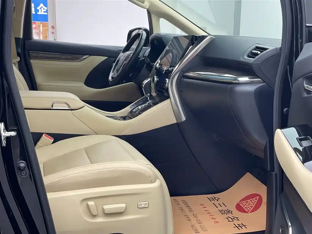 Toyota Alphard 2023 — фото 30